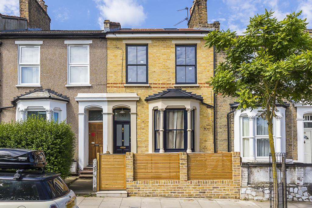 Glyn Road, London E5 2 bed flat for sale £600,000