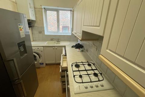 48b Coombe Road, Croydon, CR0 5SG