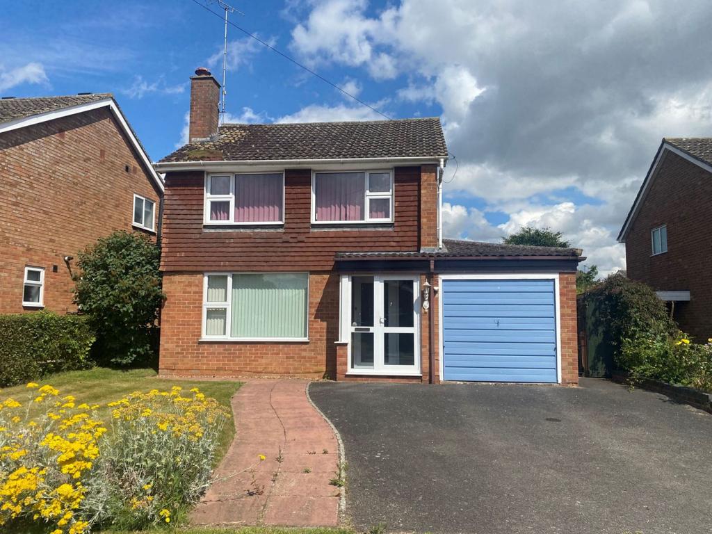 Townley Way, Earls Barton... 3 bed detached house £340,000