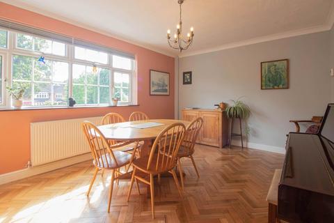 66 Wollaton Vale, Wollaton, Nottingham, NG8 2PB