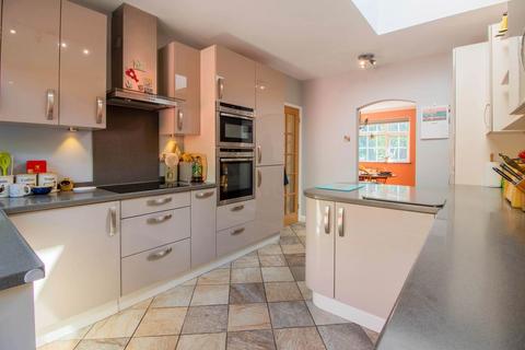 66 Wollaton Vale, Wollaton, Nottingham, NG8 2PB