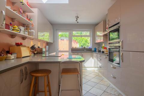 66 Wollaton Vale, Wollaton, Nottingham, NG8 2PB
