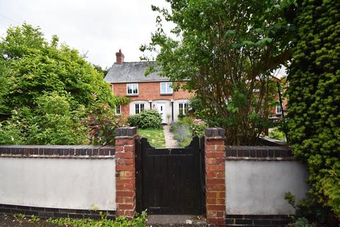 2 bedroom semi-detached house to rent, Portland Close, Weobley