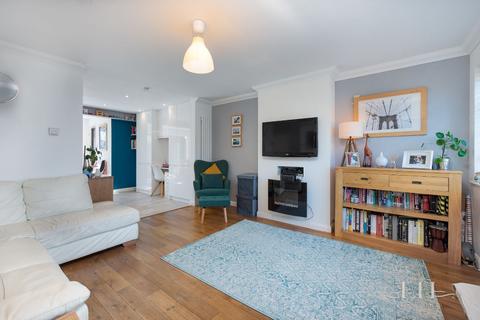 16 Tiptree Close, Hornchurch, RM11 3BD