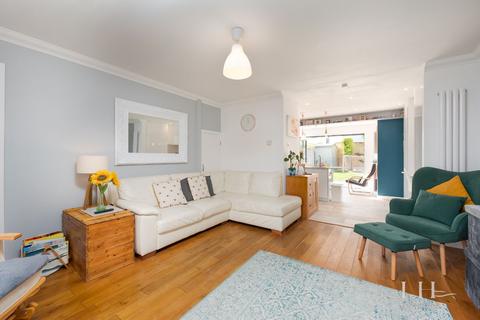 16 Tiptree Close, Hornchurch, RM11 3BD