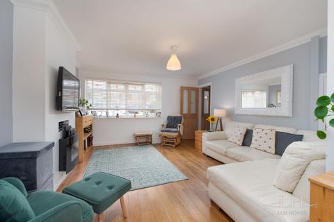16 Tiptree Close, Hornchurch, RM11 3BD