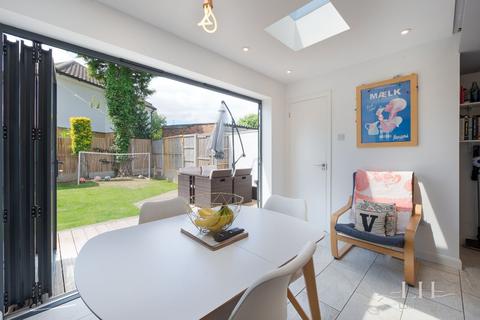 16 Tiptree Close, Hornchurch, RM11 3BD