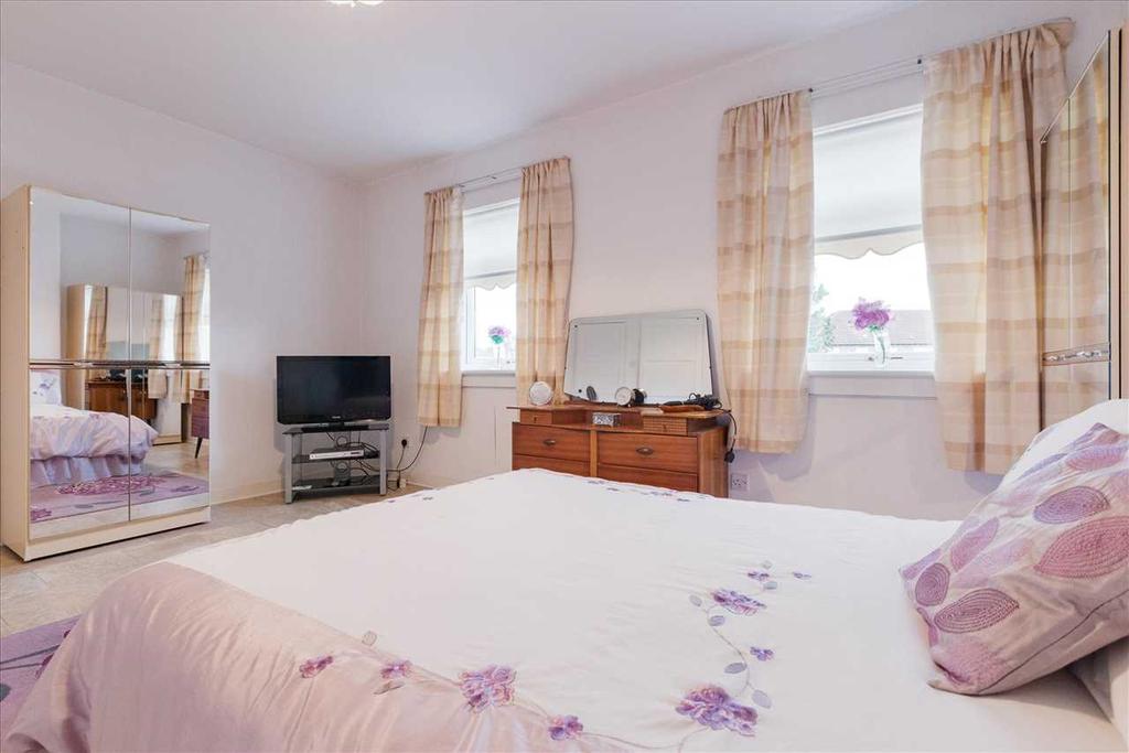 Bedroom One (3)