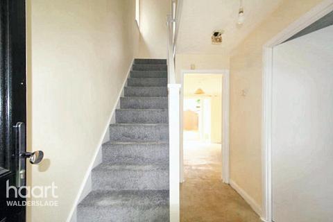 2 bedroom end of terrace house to rent, Wildfell Close, Chatham