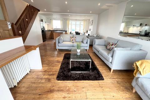 3 bedroom maisonette to rent, Banks Road, Sandbanks, Poole, Dorset, BH13