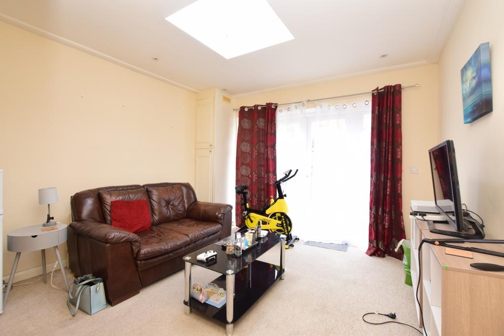 Duncan Road Ramsgate CT11 1 bed apartment £750 pcm (£173 pw)