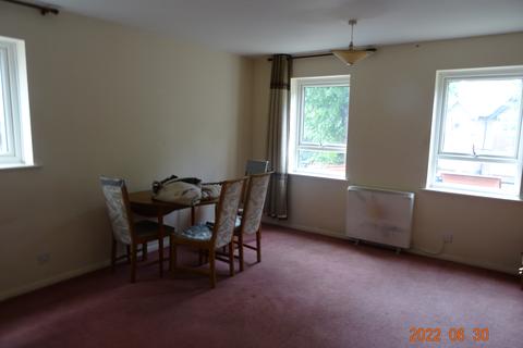2 bedroom flat to rent - Maplehurst Close, Surbiton KT1 2HD