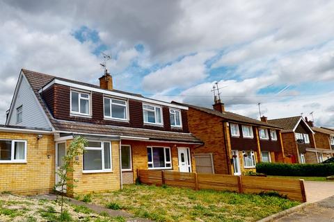 3 bedroom semi-detached house to rent, Caernarvon Road, Hatherley