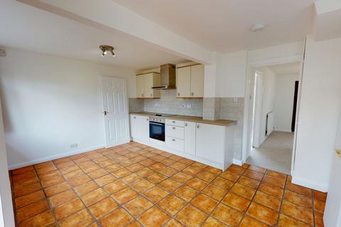 3 bedroom semi-detached house to rent, Caernarvon Road, Hatherley