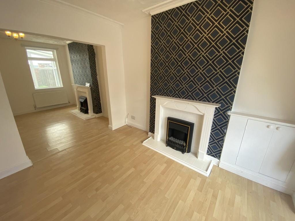 Minshull New Road, Crewe 2 bed terraced house £700 pcm (£162 pw)