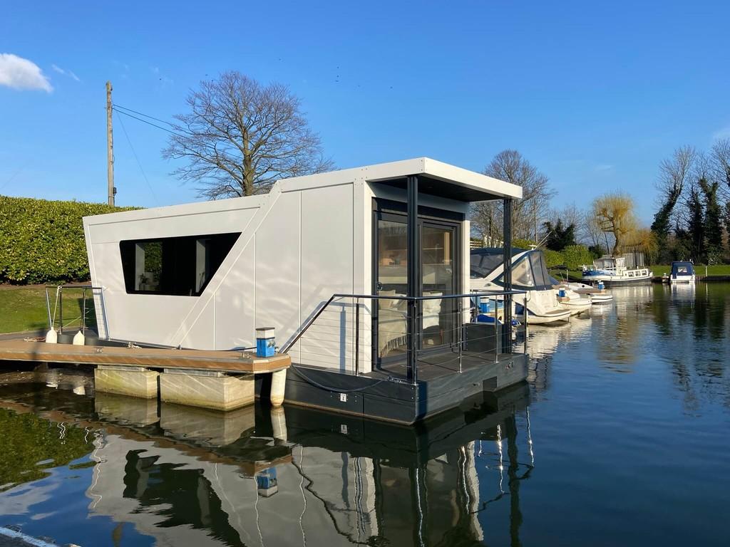 Marina Approach, West Quay Drive 1 bed houseboat for sale £145,000