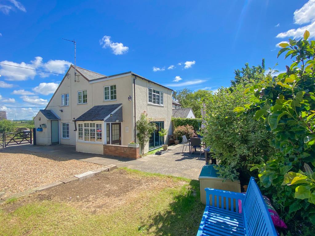 Brewhouse Lane Long Buckby Wharf NN6 7DW 3 bed cottage £400,000