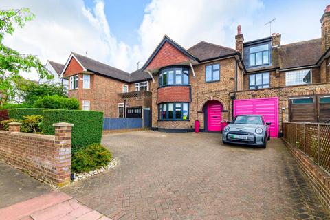 25 Bancroft Avenue, London, N2 0AR