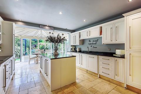 35 Everard Avenue, Bromley, BR2 7LR
