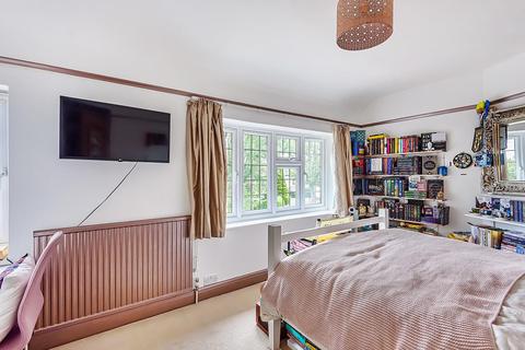 35 Everard Avenue, Bromley, BR2 7LR