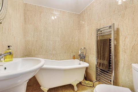 35 Everard Avenue, Bromley, BR2 7LR