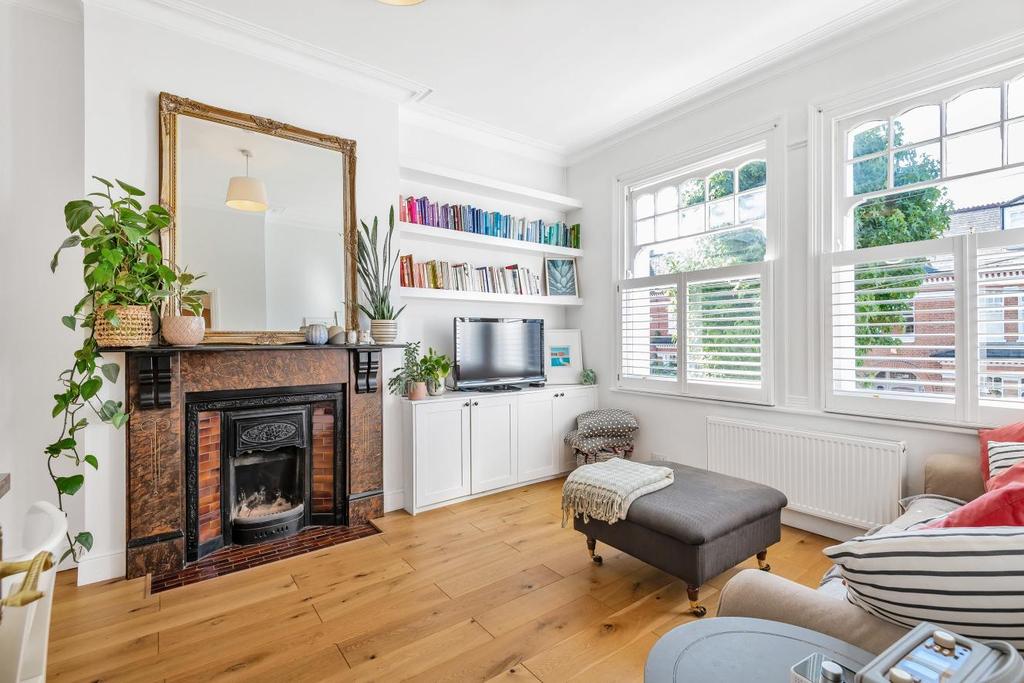 Veronica Road, Balham 2 bed flat £550,000