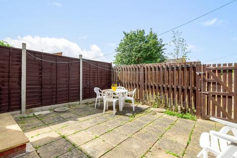 48 Kingham Close, London, SW18 3BX