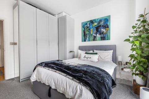 Flat 18, 1 Cornell Square, London, SW8 2EN