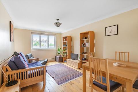 32 Half Moon Crescent, London, N1 9SS