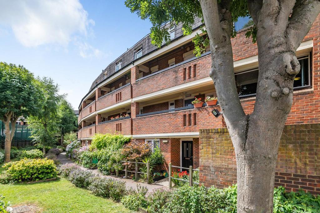 Half Moon Crescent, Islington 1 bed flat £400,000
