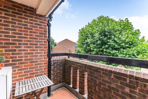 32 Half Moon Crescent, London, N1 9SS