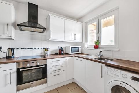 32 Half Moon Crescent, London, N1 9SS