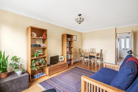 32 Half Moon Crescent, London, N1 9SS