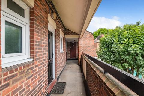 32 Half Moon Crescent, London, N1 9SS