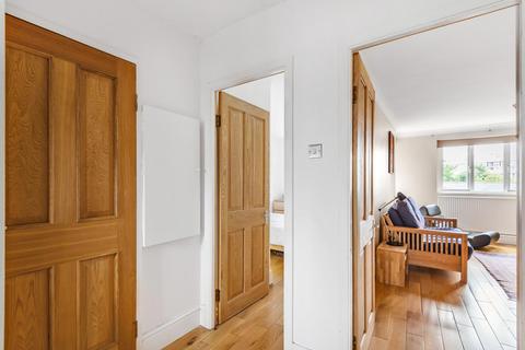 32 Half Moon Crescent, London, N1 9SS