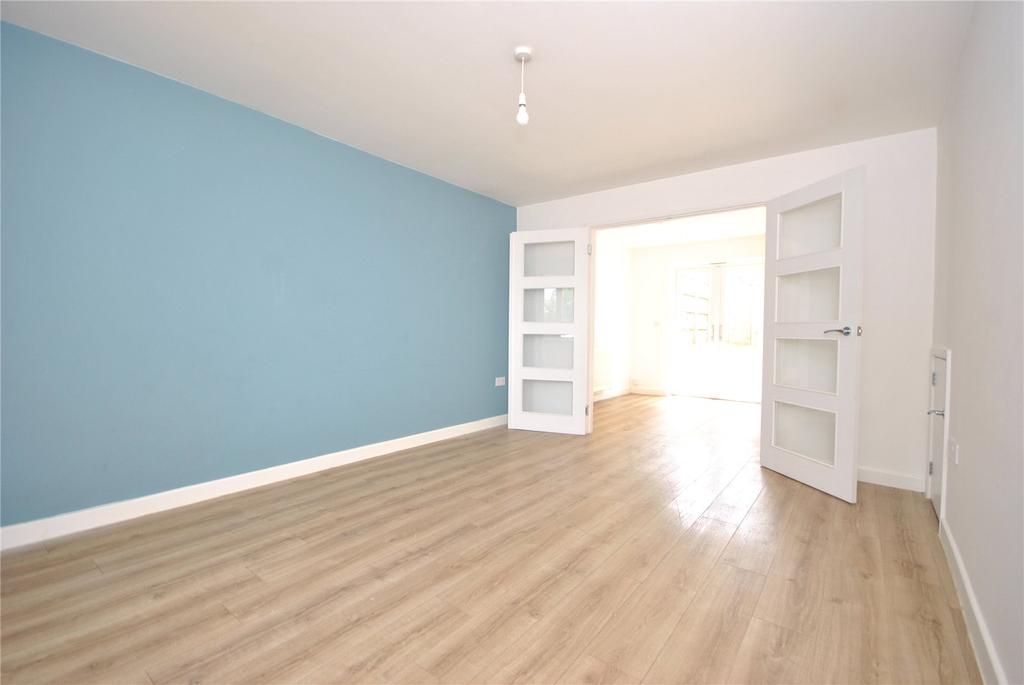 Estate, Chard, Somerset, TA20 3 bed end of terrace house £