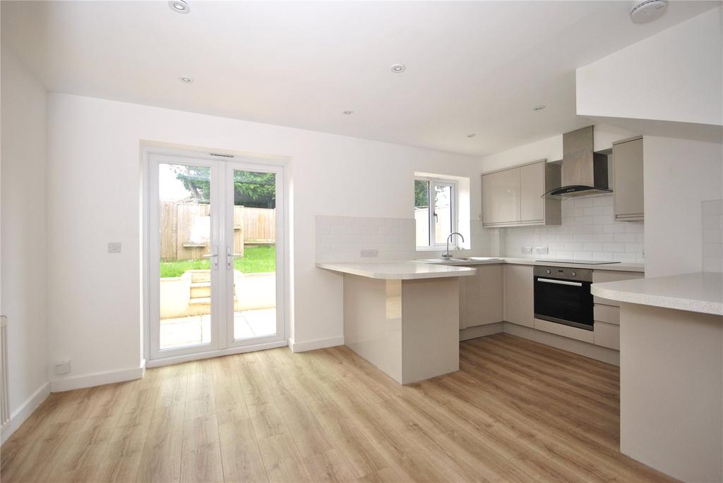 Estate, Chard, Somerset, TA20 3 bed end of terrace house £