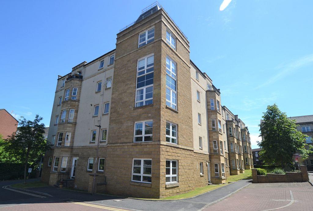 Dicksonfield, Edinburgh Available Now 3 bed flat £1,250 pcm (£288 pw)