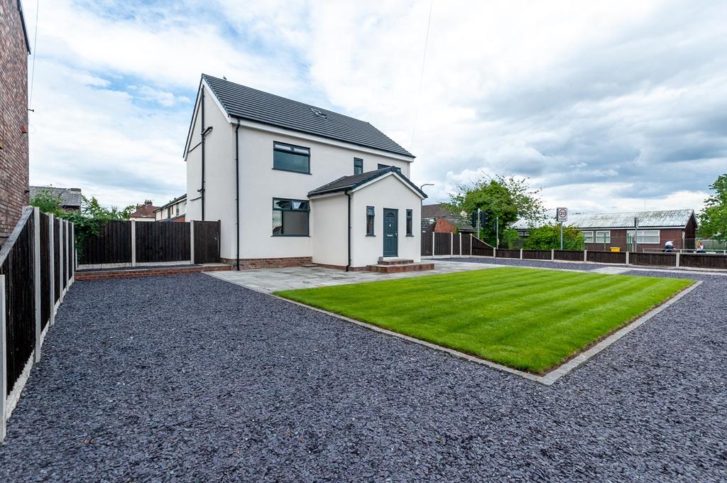 Crow Lane East, NewtonleWillows, WA12 5 bed detached house £450,000