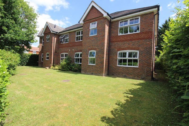 Three Bridges, Crawley 2 bed apartment for sale £260,000