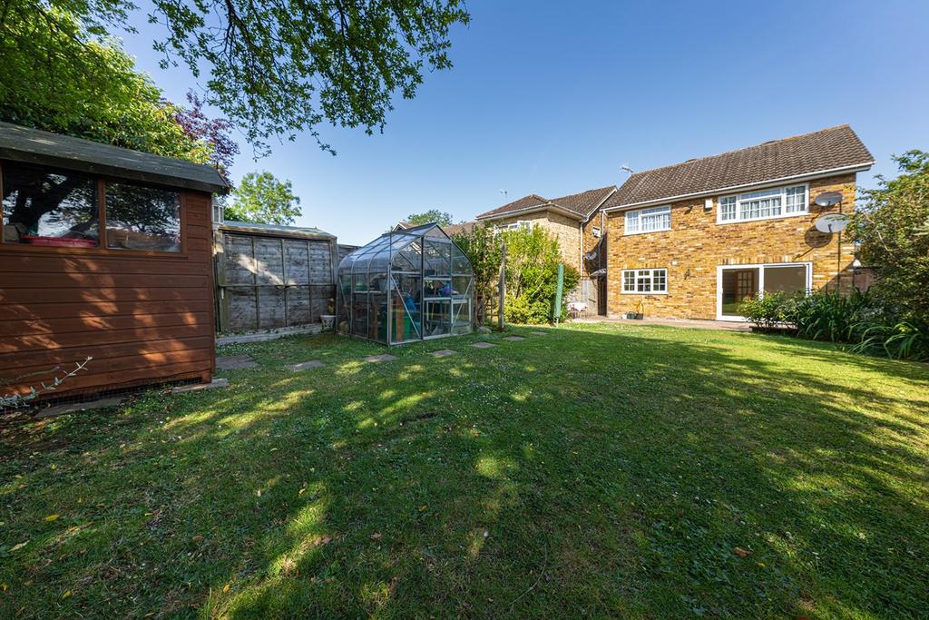 Coldharbour Lane, Bushey, WD23 4 bed house £2,800 pcm (£646 pw)