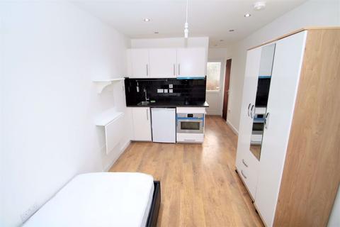 1 bedroom end of terrace house for sale, Eastcote Avenue, Harrow