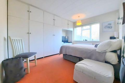 10 The Gardens, Feltham, TW14 9PW