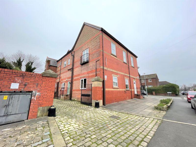 Hayfield Road, Salford 2 bed apartment £875 pcm (£202 pw)