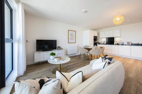 2 bedroom apartment for sale - Regency Heights, Lakeside Drive, Park Royal, NW10