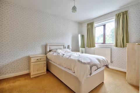16 Cherry Grove, Great Glen, Leicester, LE8 9ES