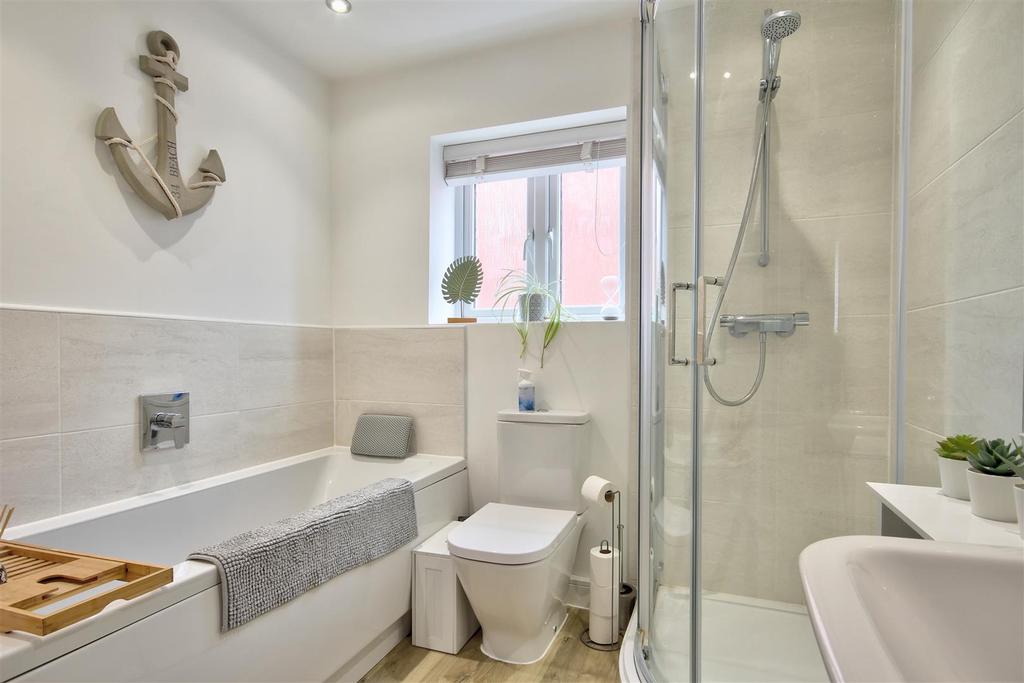 011 bathroom.jpg