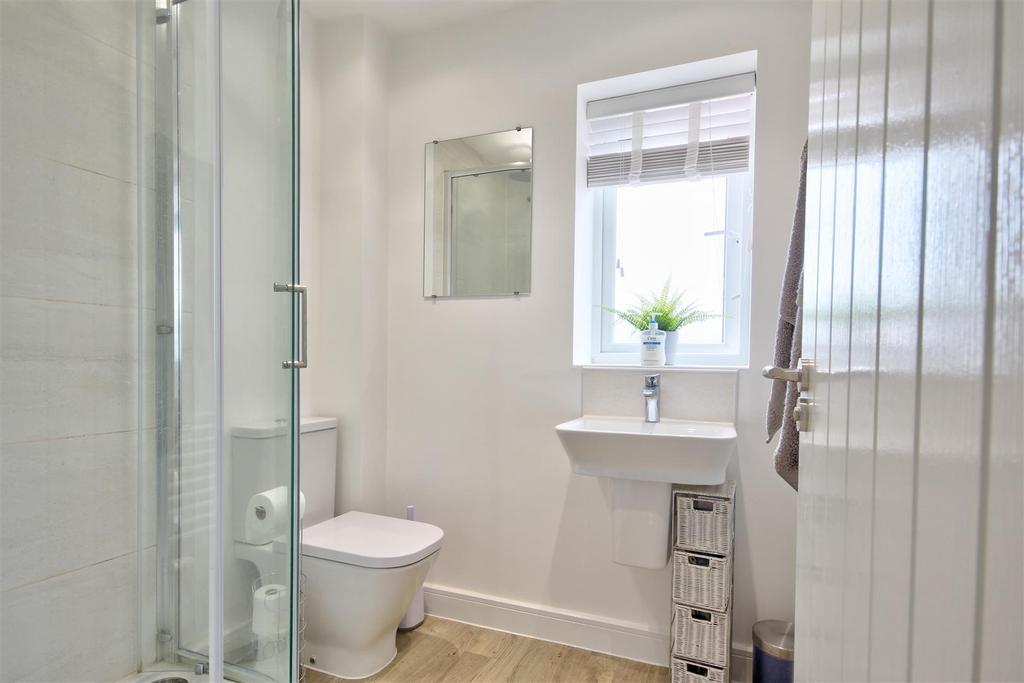 010 en suite.jpg