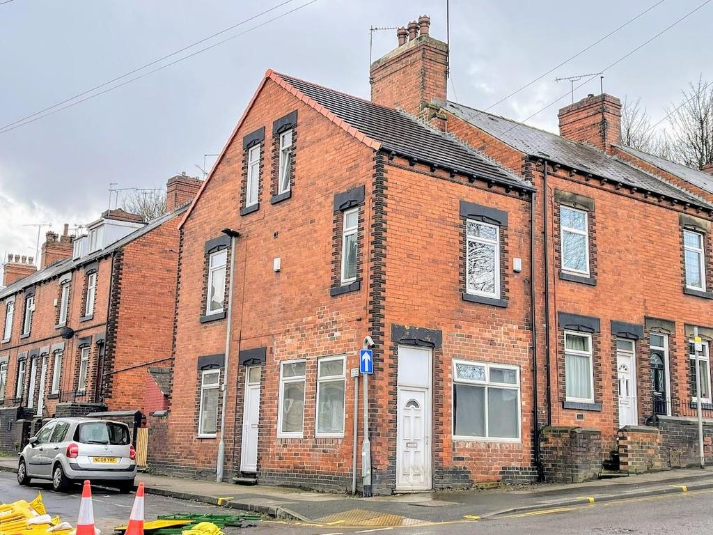 Old Mill Lane, Barnsley, South Yorkshire 5 bed end of terrace house £