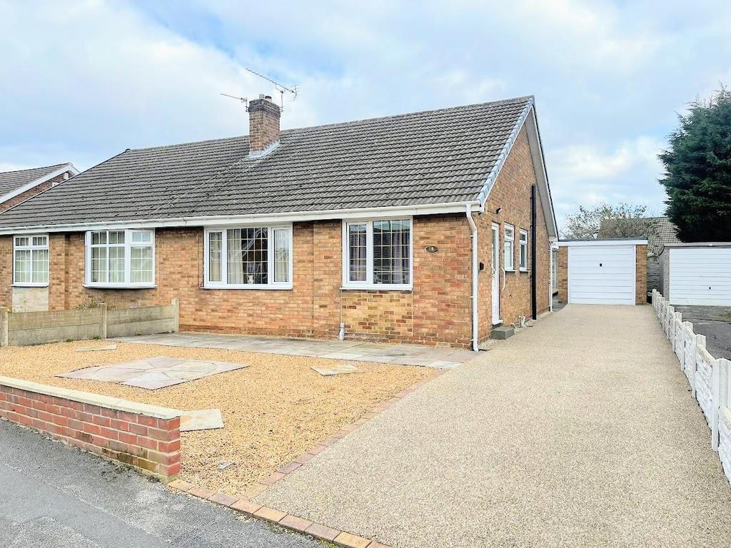Lombard Crescent, Darfield, Barnsley... 2 bed semidetached bungalow